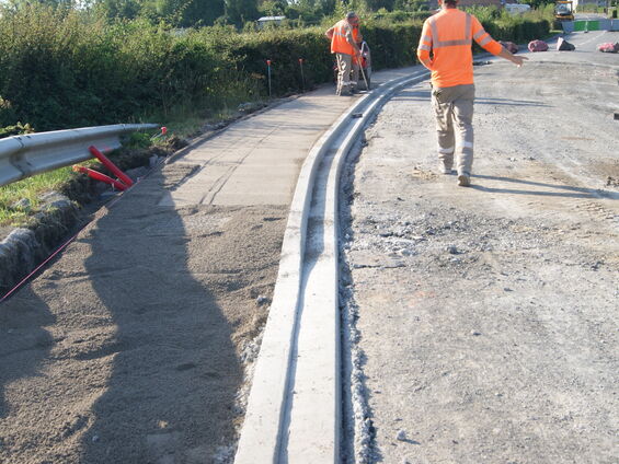 Travaux mise en conformité des trottoirs au pont de l'Helpe majeure