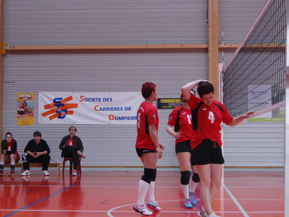 Victoire des volleyeuses de Dompierre (3 sets à 1) pour aller disputer la finale à Orléans. Qualification UFOLEP