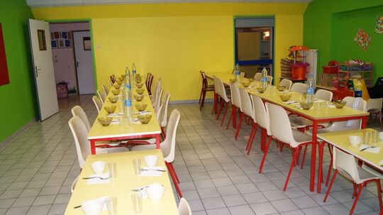 Salle de repas pour les grands