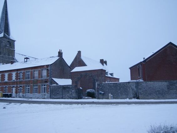 le village sous la neige le village sous la neige